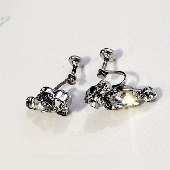 Vintage- Hollywood Regency Screwback Earrings- 1" - Picture 7 of 7